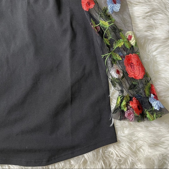 Large blouse sheer lace sleeves embroidered top - Picture 5 of 13